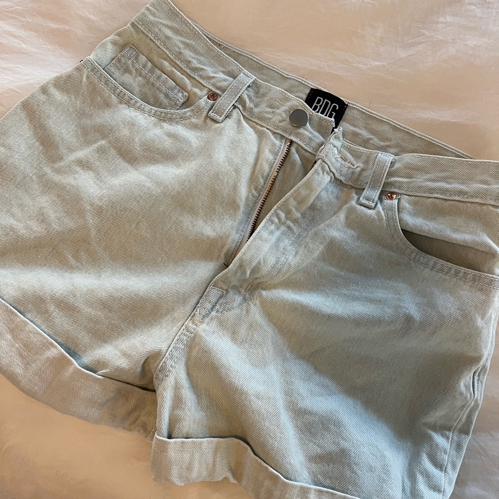 BDG shorts size 28